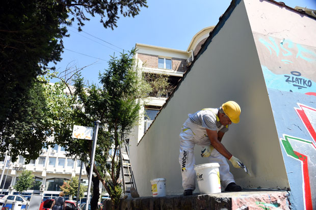 Брисање графита плаћају станари